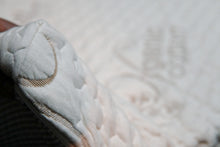 Load image into Gallery viewer, Lash Bed Topper