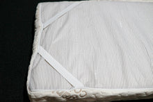 Load image into Gallery viewer, Lash Bed Topper